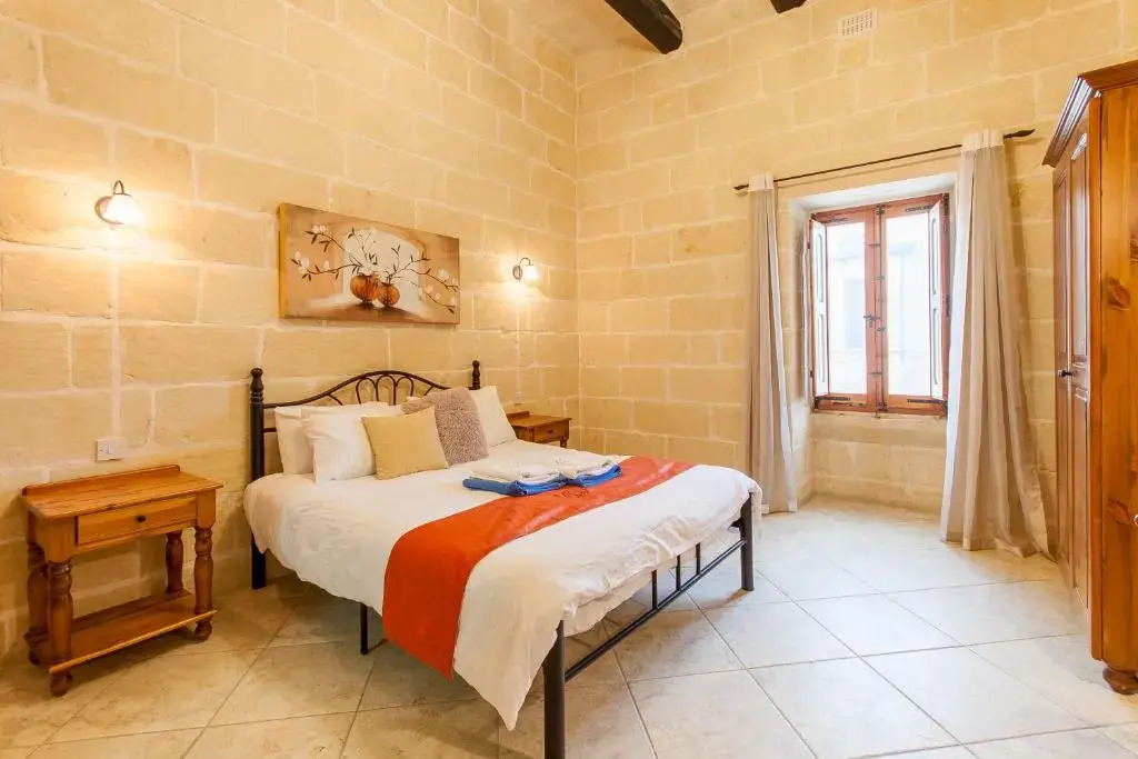 Centre Island Gozitan Farmhouse & Pool - Happy Rentals