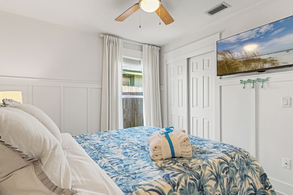 Laguna Breeze! Dog-friendly 4BR Beach Escape for 8 With Coastal Charm!