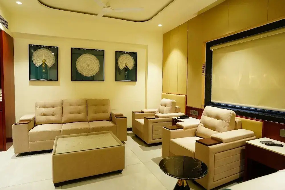 Hotel Shreyas Grand Ananthapuramu