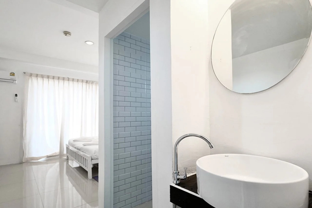 RQ Bangkok Sukhumvit 50 by Collection O