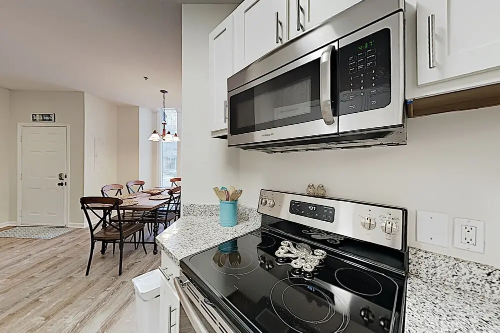 New Listing! All-Suite W/ 3 Pools - Walk To Beach! Townhouse