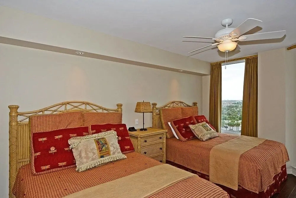 The Gem - 3 Br condo by RedAwning