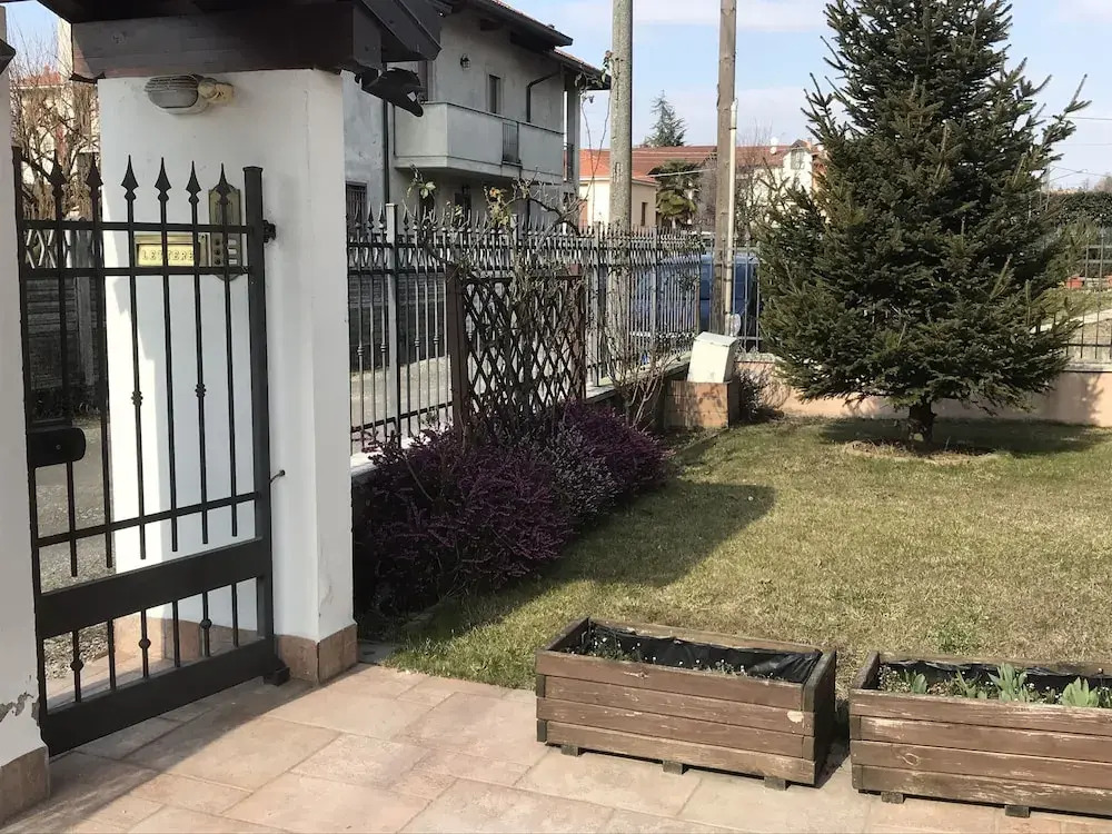 Color House Malpensa B&B