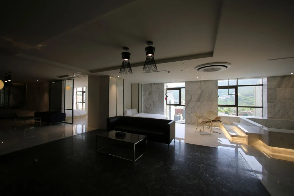 Stayrak Hotel