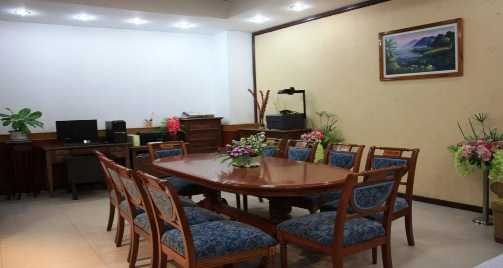 Summit Pavilion Hotel