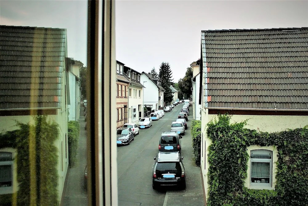 HOUSE 756 MAINZ - DESIGN-FERIENHAUS, 4 Schlafzimmer, 3 Bäder, SAUNA & Kamin & Outdoorküche