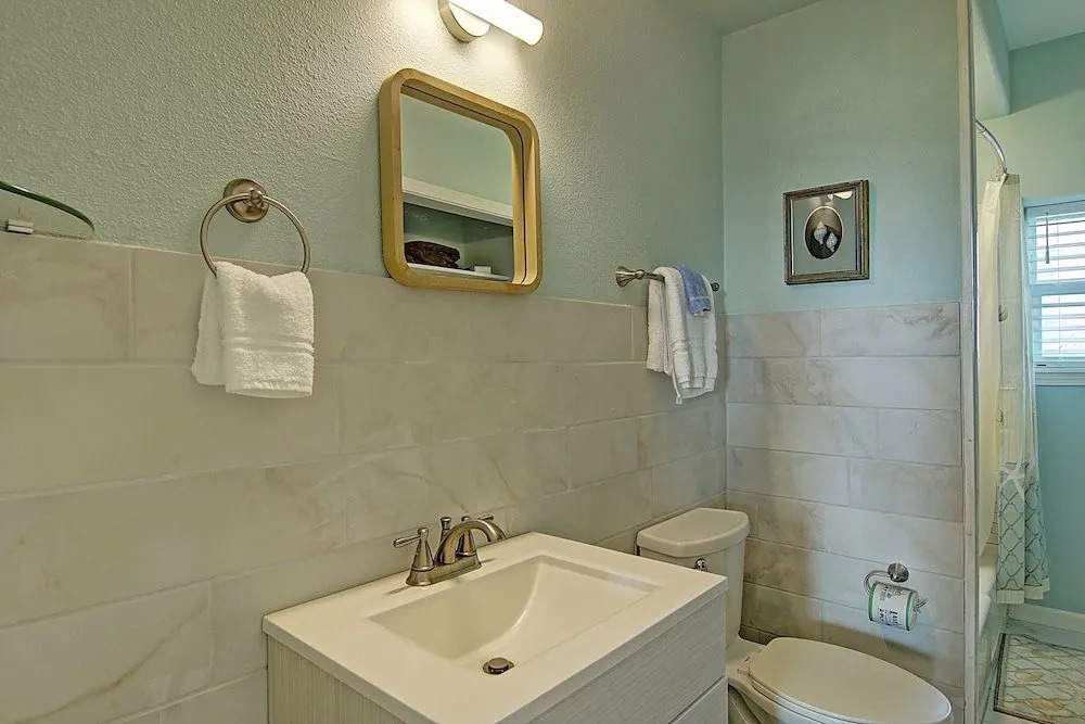 Captain's Quarters 1 Bedroom Condo by Redawning