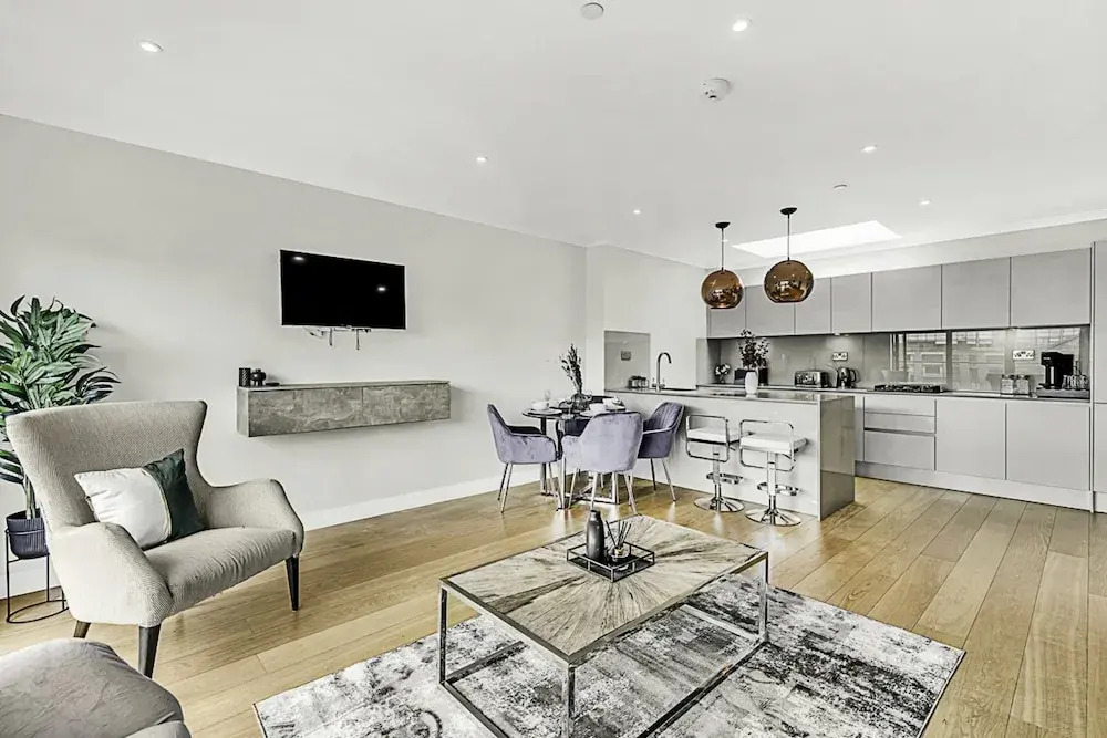 Beautiful Abode In Brentford