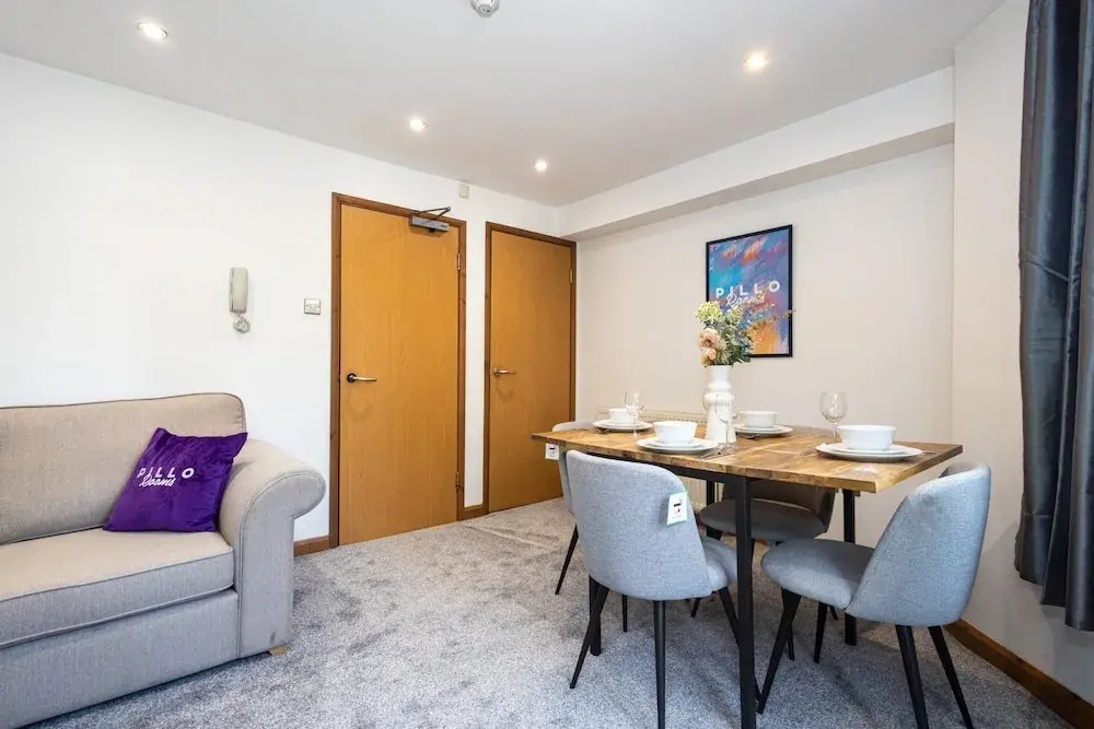 Cosy Spacious Duplex Apartment Near Salford Royal
