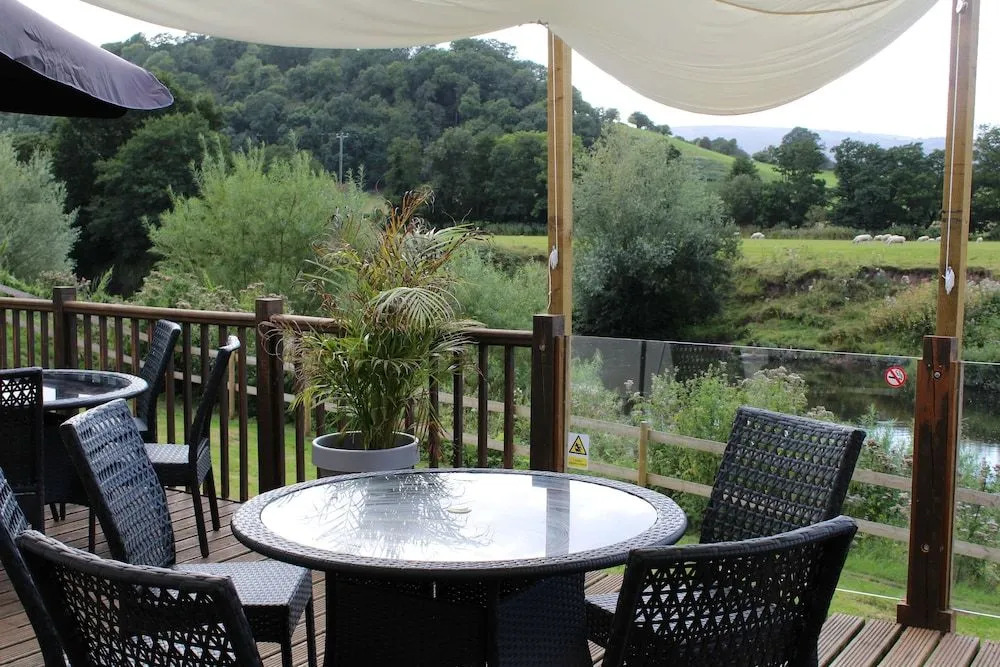 The Chainbridge Inn