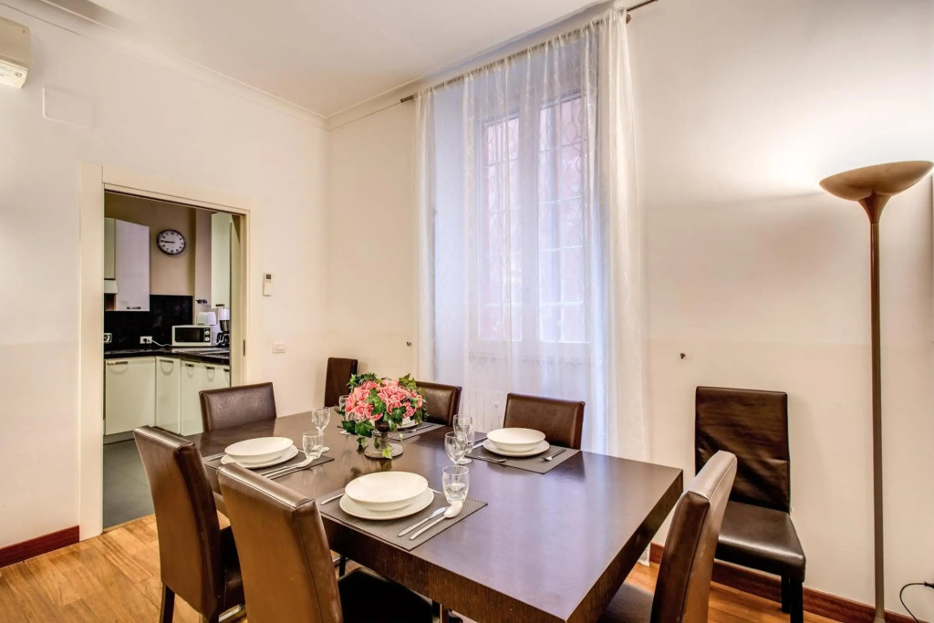 Holiday Apartment Bernini Near The Trevi Fountain - 4 Bedroom