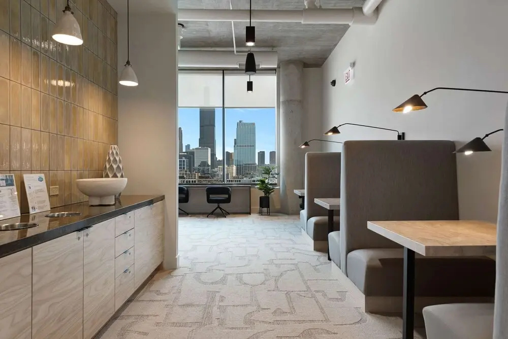 West Loop Retreat High-end Walk to Everything