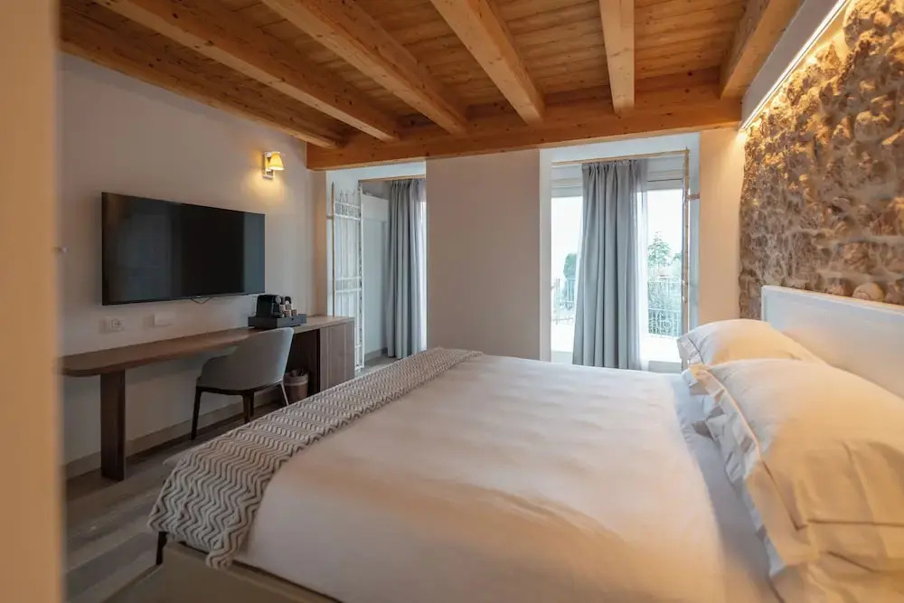 Hotel Villa Leopardi 4S