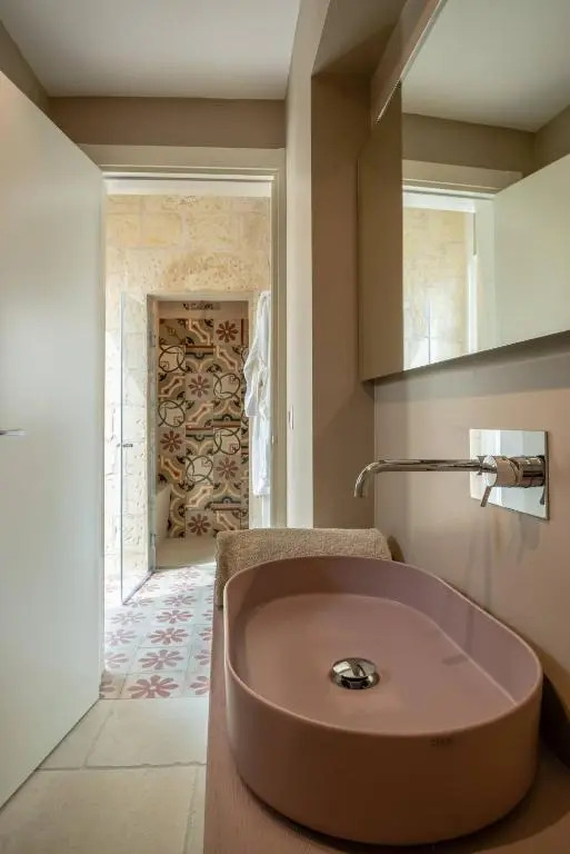 Lu Leccio, Principal Suite With View 5