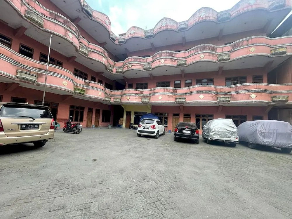 OYO 92463 Deli Hotel Medan