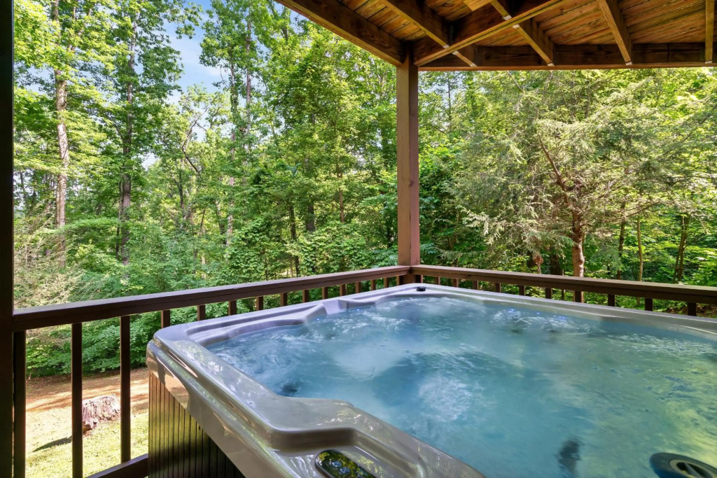 New! Private Cabin with Hot Tub 3/3 w/Game Room! Wears Valley