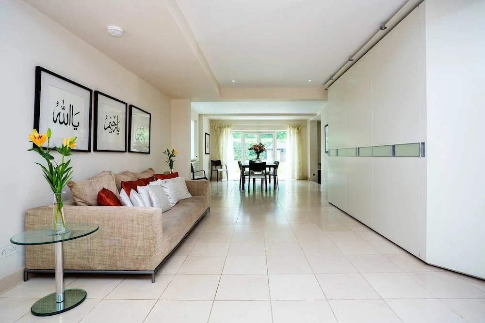 Veeve - Wimbledon Parkside