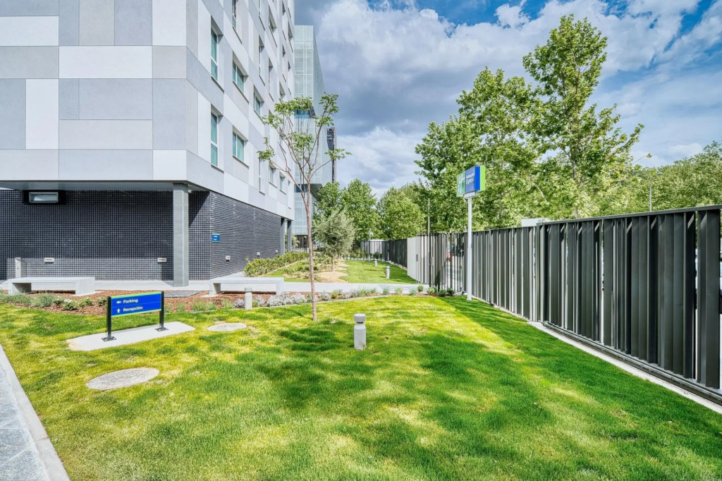Holiday Inn Express - Madrid - Airport by IHG