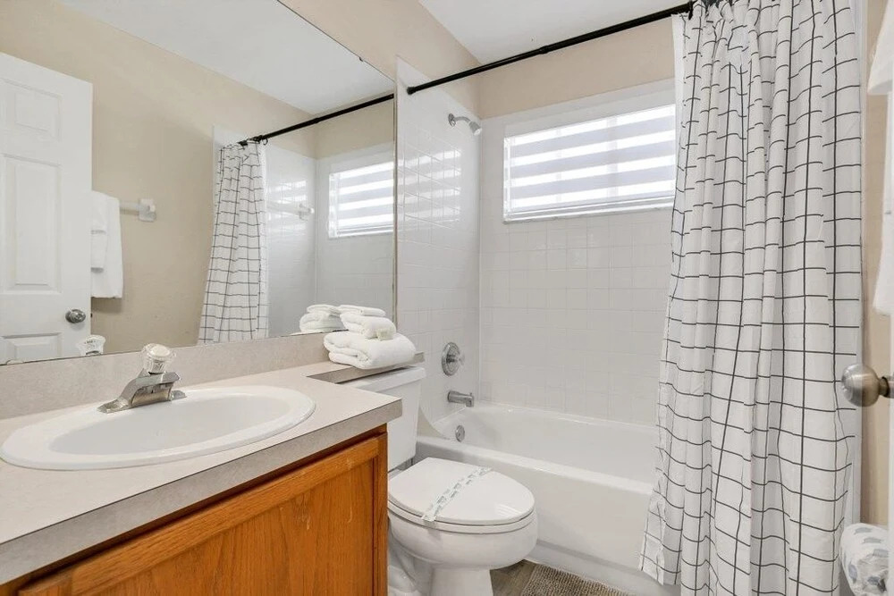 Gorgeous Floridian Style 5 Bed 3 Bath Pool Home 5 Bedroom Villa by Redawning