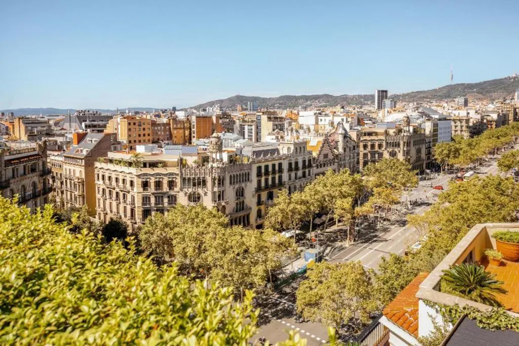 Apartment with 4 bedrooms in Barcelona with enclosed garden and WiFi