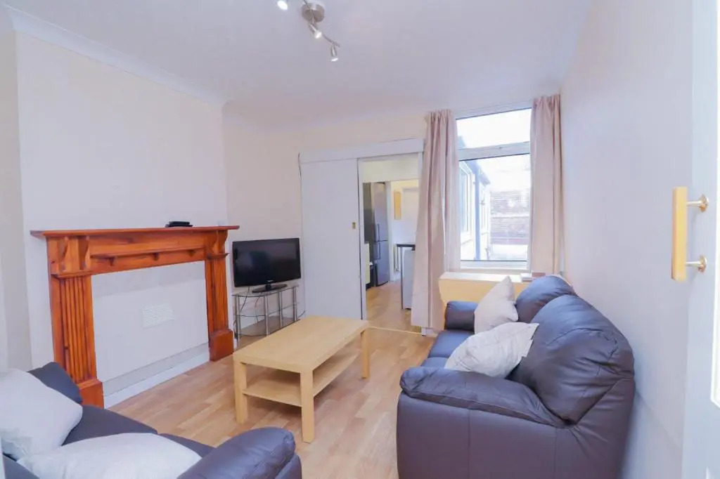 Superb 4 Double Bedroom House Lincoln