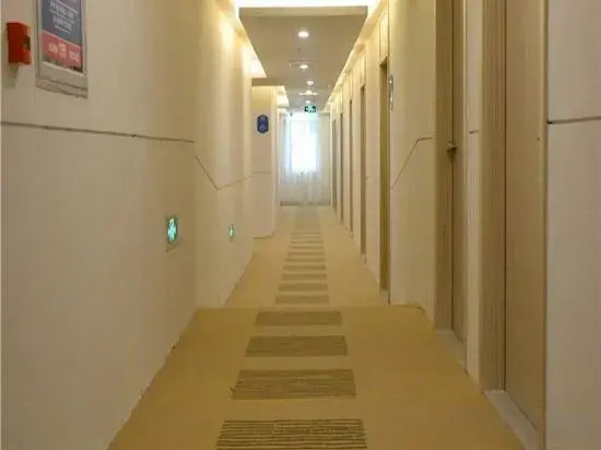 Golden Sun Hotel (Pedestrian Street Shop)