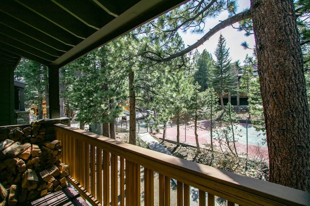 Summit 277 Pet-Friendly, Open Floor Plan, Walk to the Slopes by RedAwning