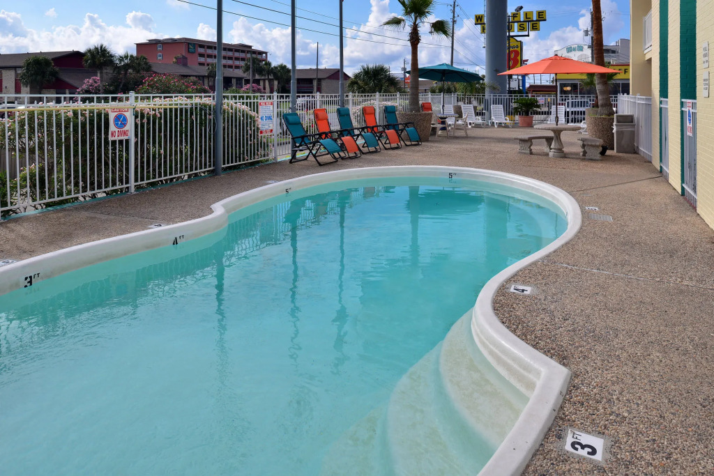 Motel 6 Classic Galveston, TX Beach-Seawall