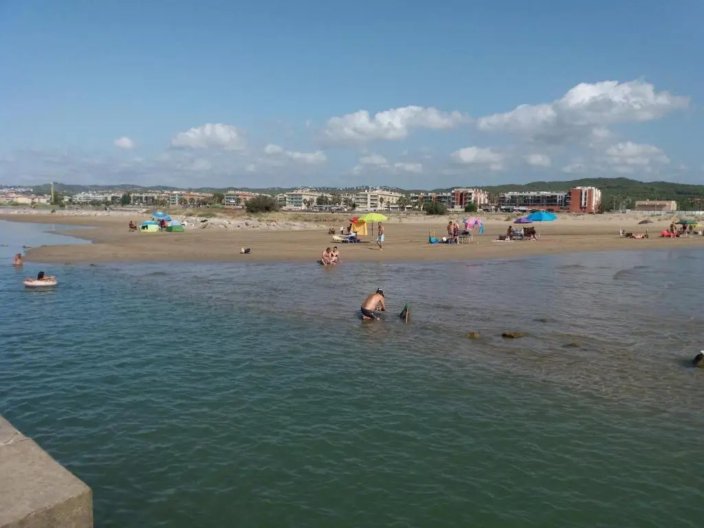 Vista Cunit es una gran casa con piscina, barbacoa