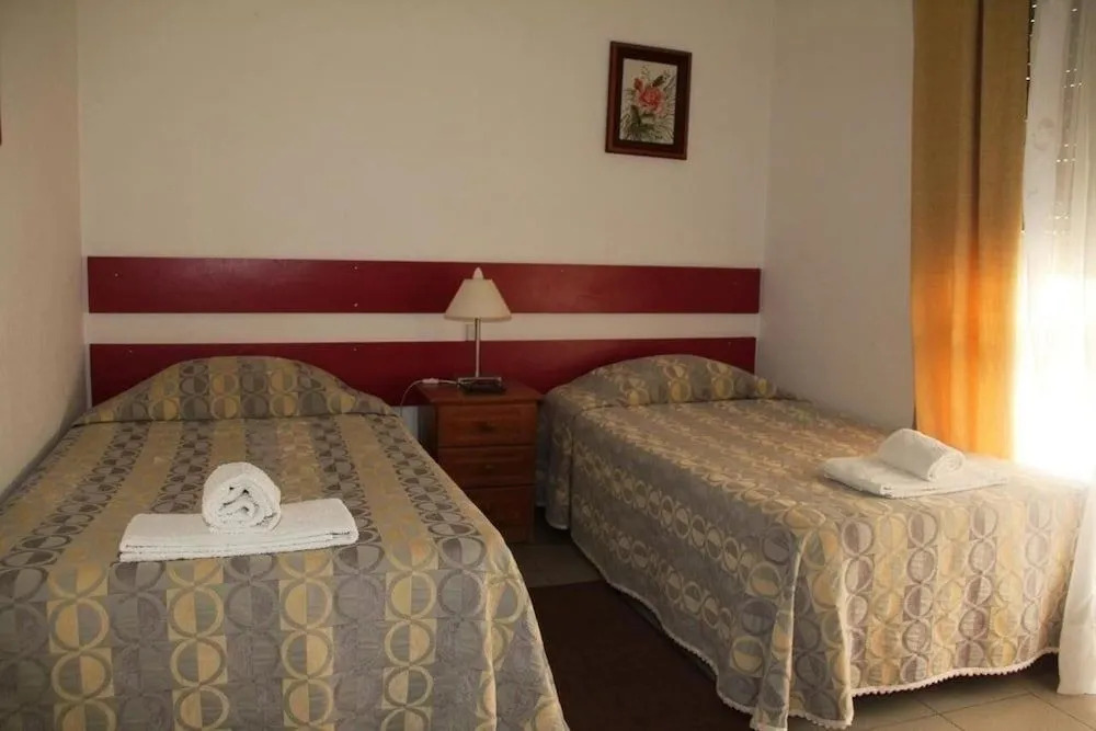 E-Nove Lounge Hostel Caffe