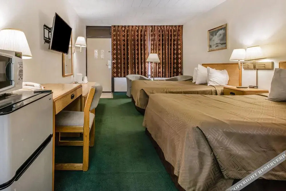 Horseshoe Curve Lodge