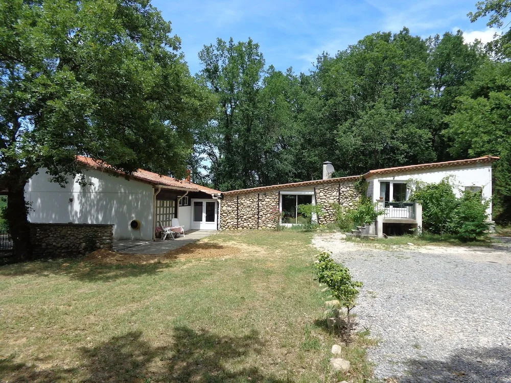 Charming Holiday Home Near River in Vallon-Pont-D'Arc