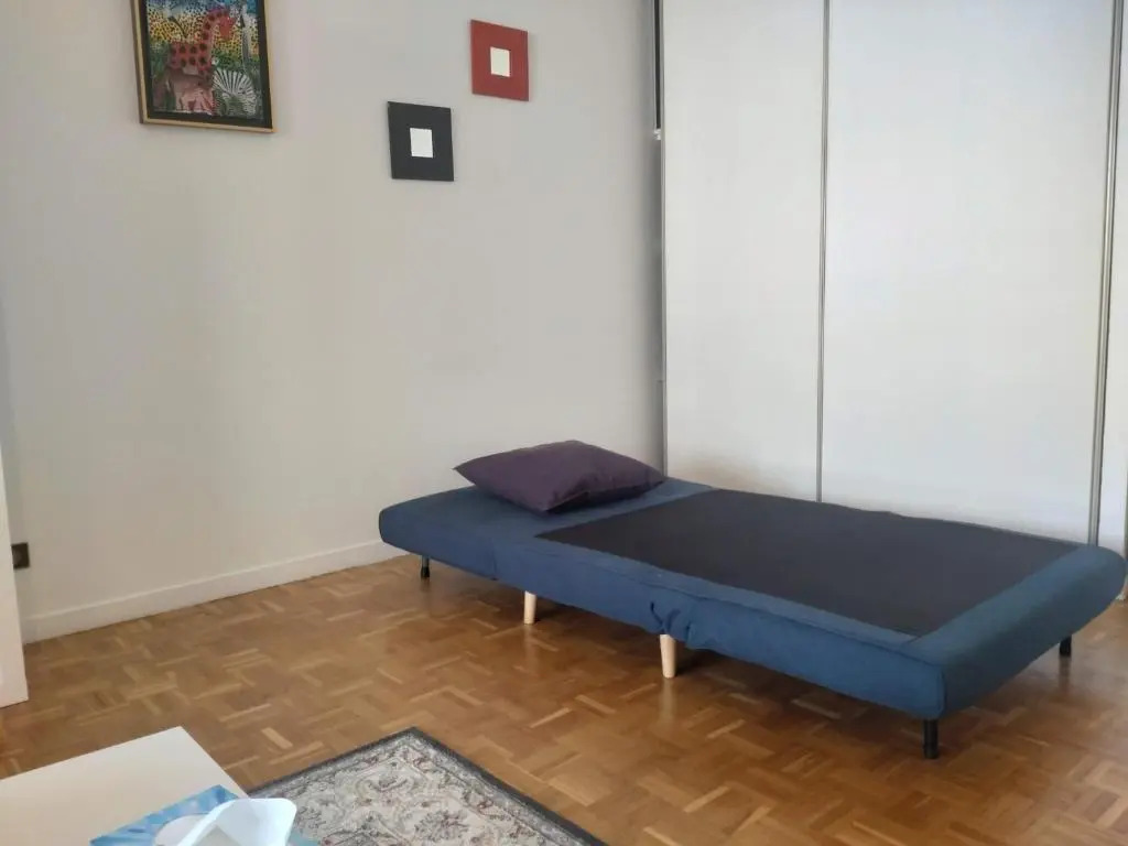 4 Min Walk To Metro, 60m², Renovated, la Defense