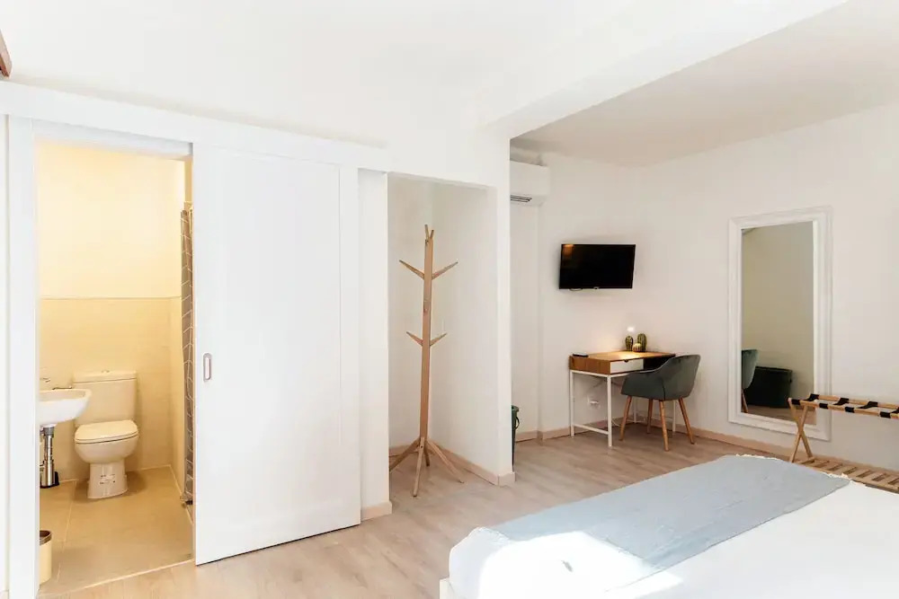 Florida Ascona Rooms by Quokka 360 - Between the Lake and the City