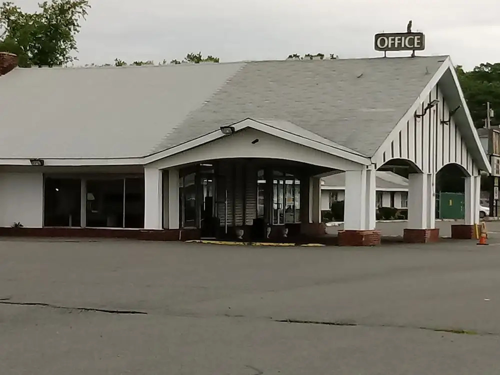 Town Line Inn