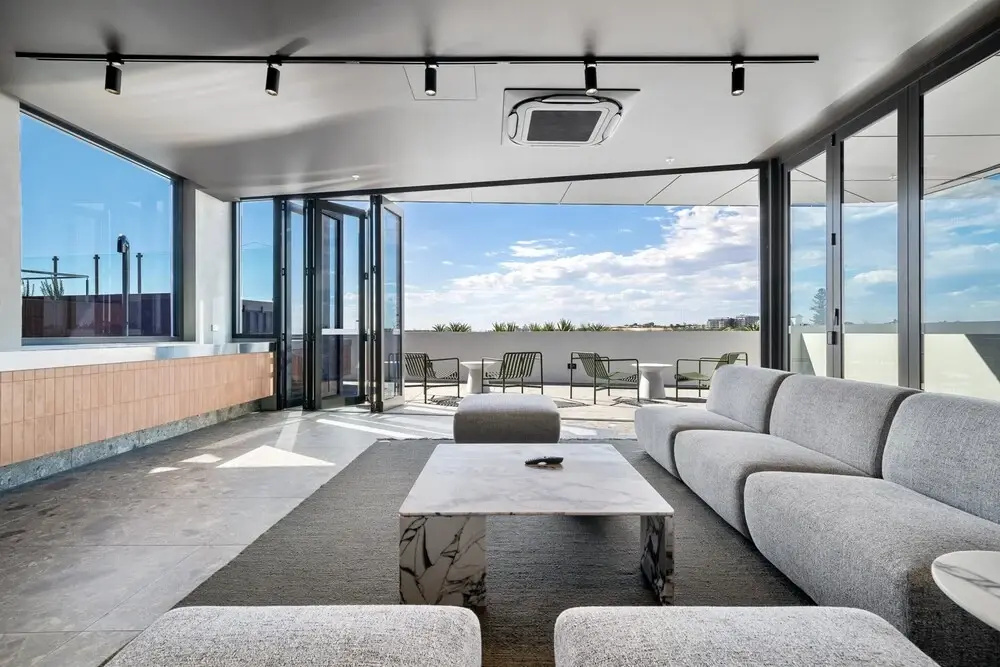 Coastal Apartment With Rooftop Pool
