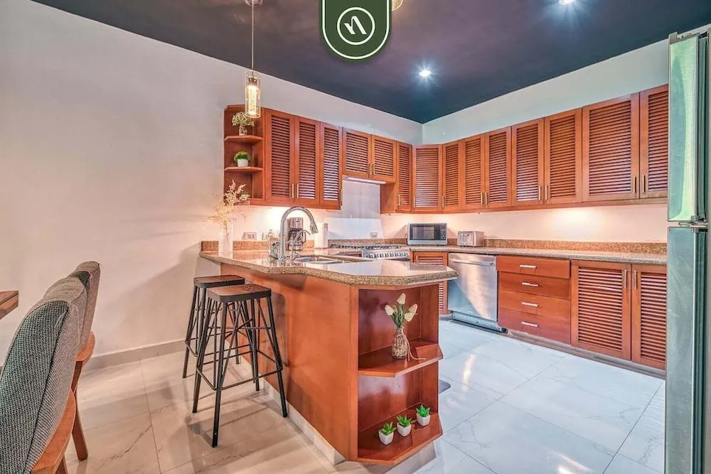 Modern 2BR Condo in Old Town - Private Terrace
