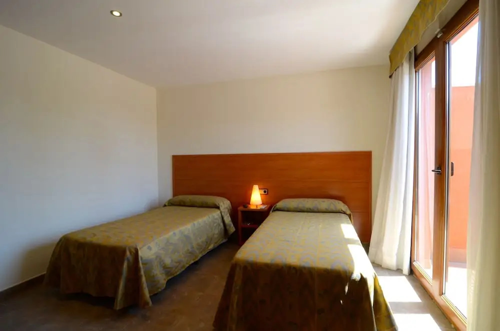 Apartamentos Hostal La Gola