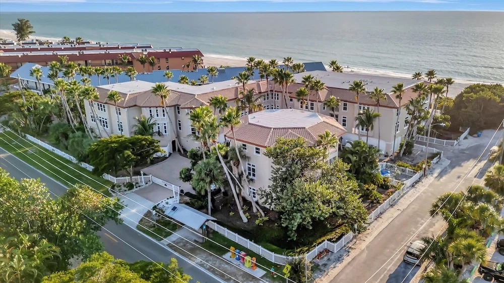 Oceanview 3B Condo w Beach Access Heated Pool