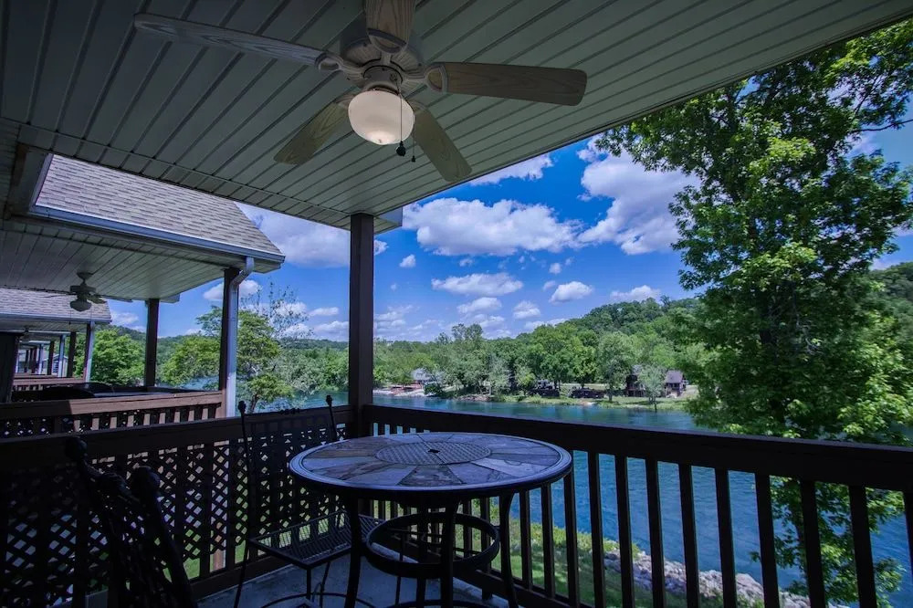 Reel'em Inn 2 Bedroom Condo by Redawning