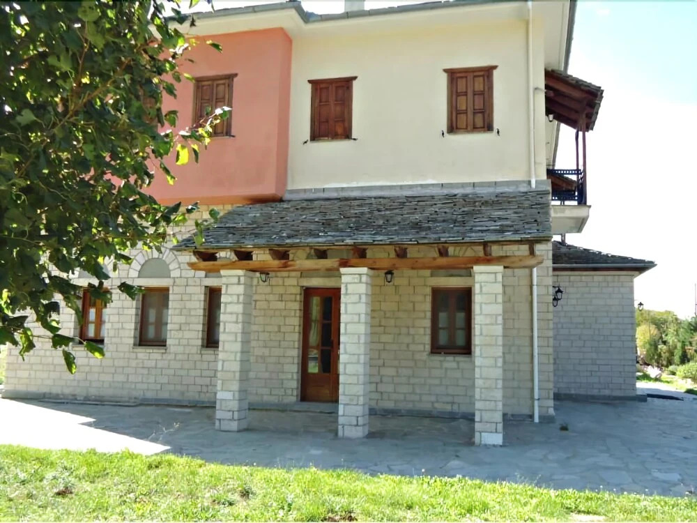 Dovra Hotel