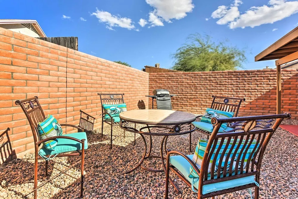 Fenced Yard & Grill! Tucson Family Escape