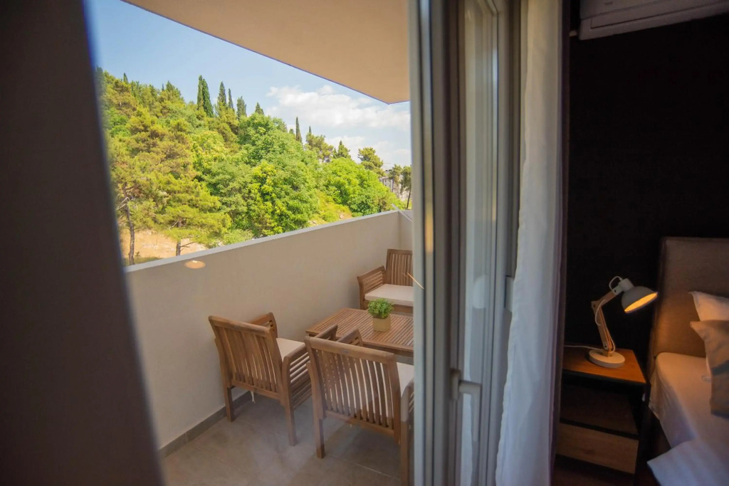 Stylish Two Bedroom Apartment at Ljubovic-Hill Park