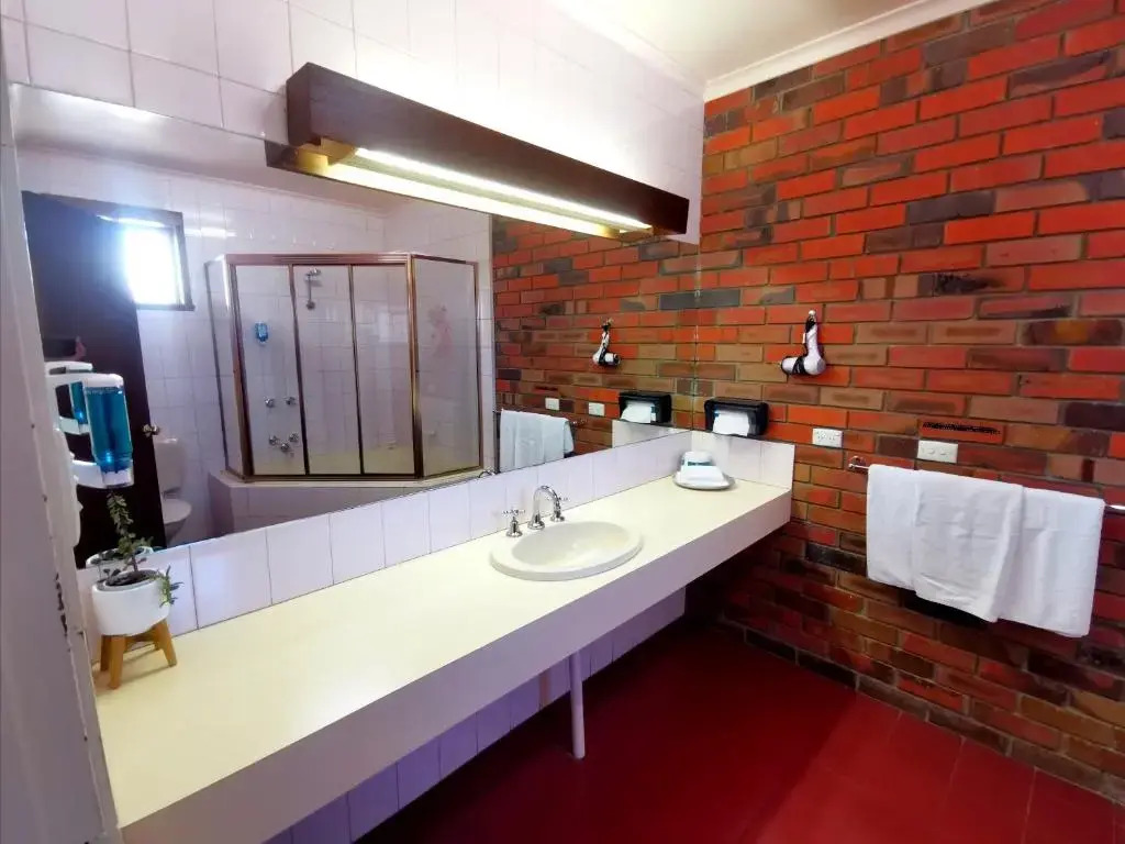Town House Motor Inn
