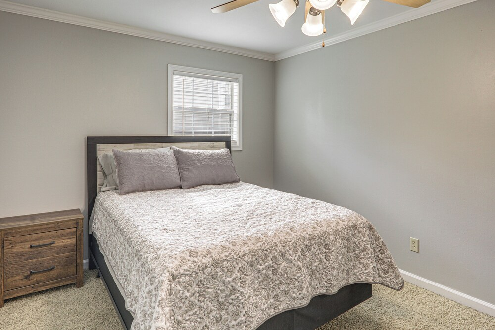 2 Mi to Ole Miss University! Condo w/ Pool Access