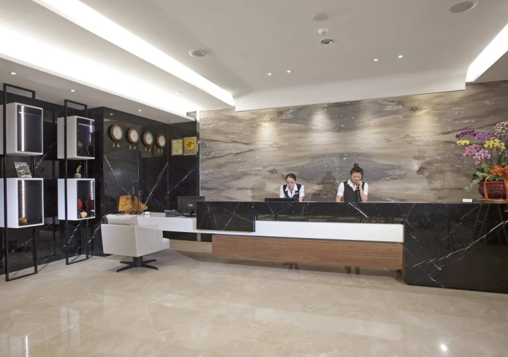 Renyi Lake Hotel