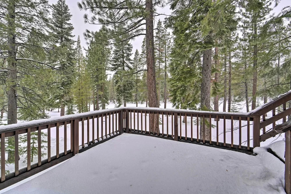Updated Tahoe Donner Cabin w/ Golf Course Views!