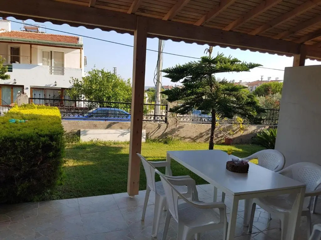 Alaçatı'da Bahçeli 3+1 Villa