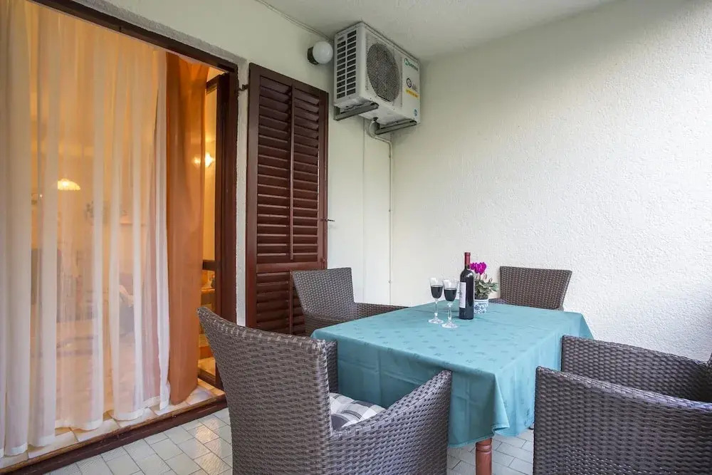 Apartment 34
