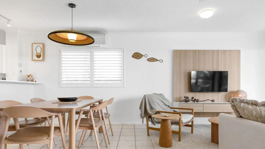 Unit 3 21 Park Generous and Comfortable Beachside Abode